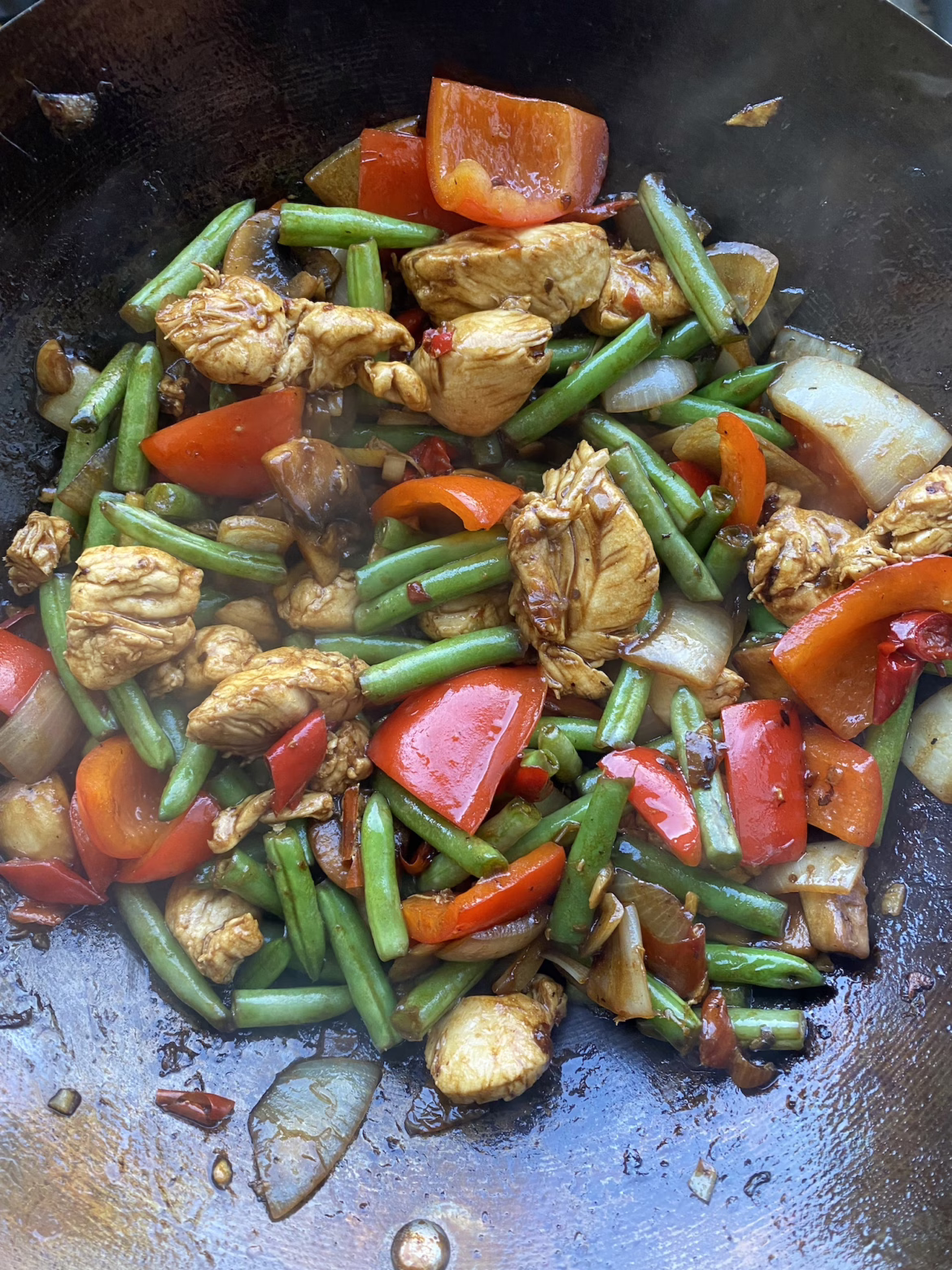 Pittige wok met kip en groente